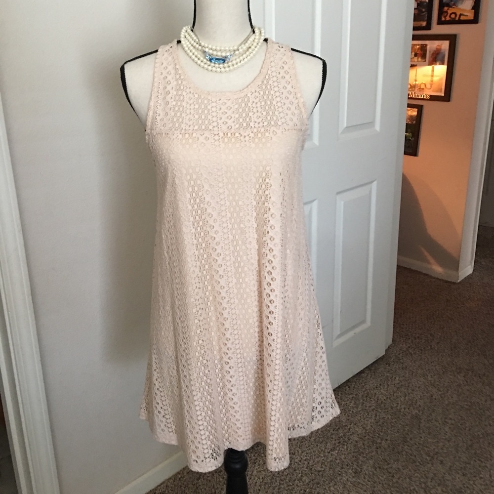 Lace detailed sleeveless dress